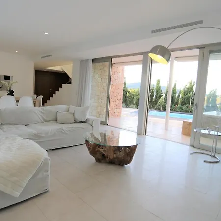 Modern بيت للعطل